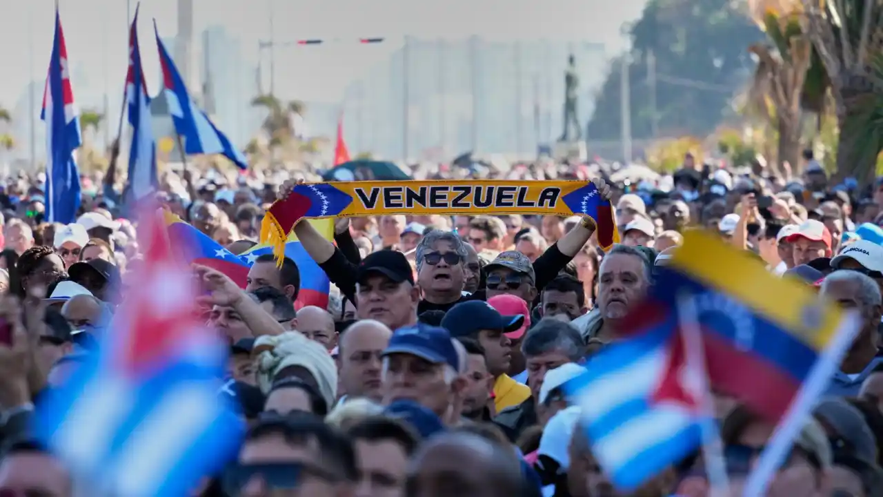USS Iwo Jima Transports Nicolás Maduro